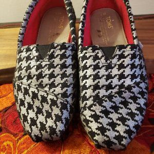 Tom's silver and black herringbone shoes